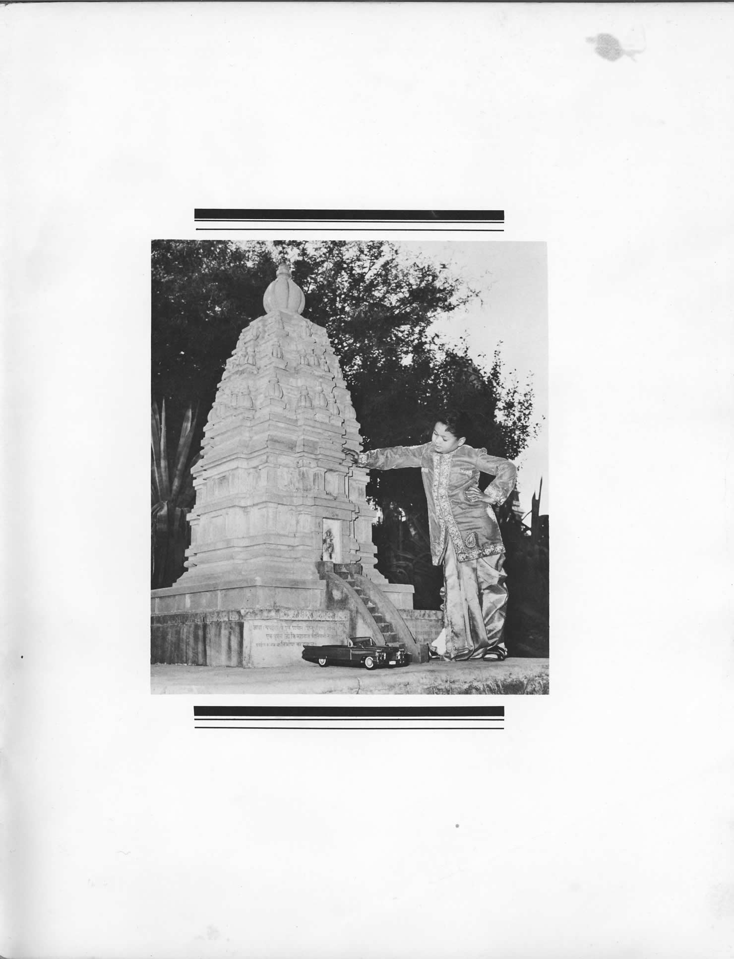 page47_boyhood_photo_krishna_costume.jpg 133.3K
