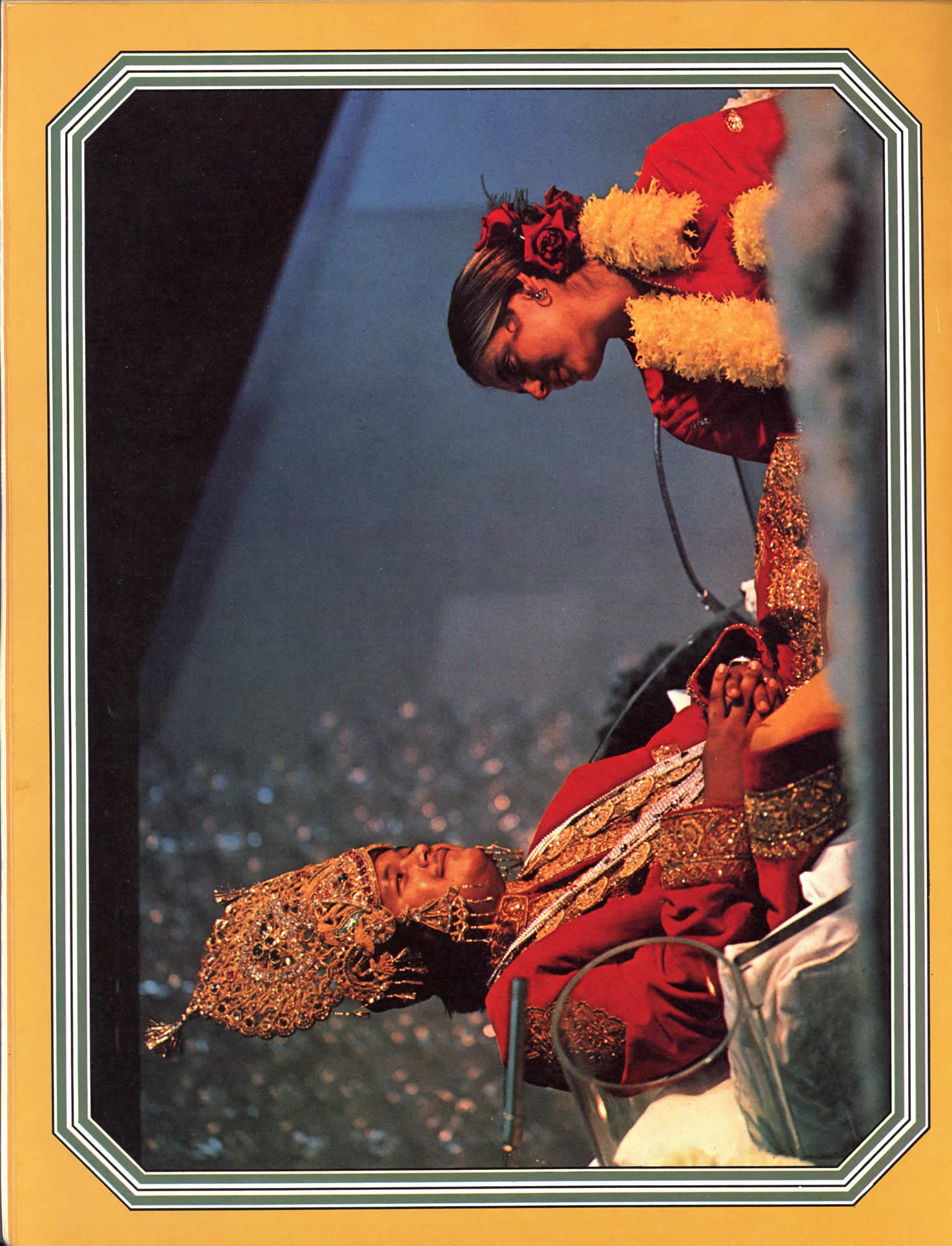 page20_centerfold_maharaji_photo_krishna_crown_with_marolyn.jpg 334.0K