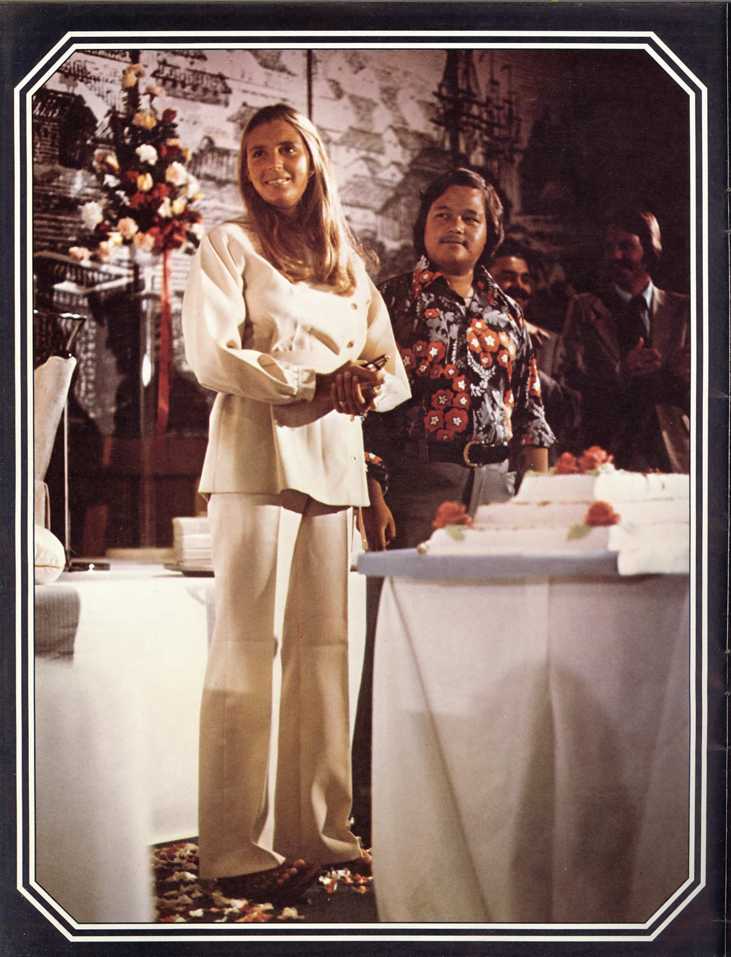 page28_maharji_marolyn_birthday_photo.jpg 283.2K