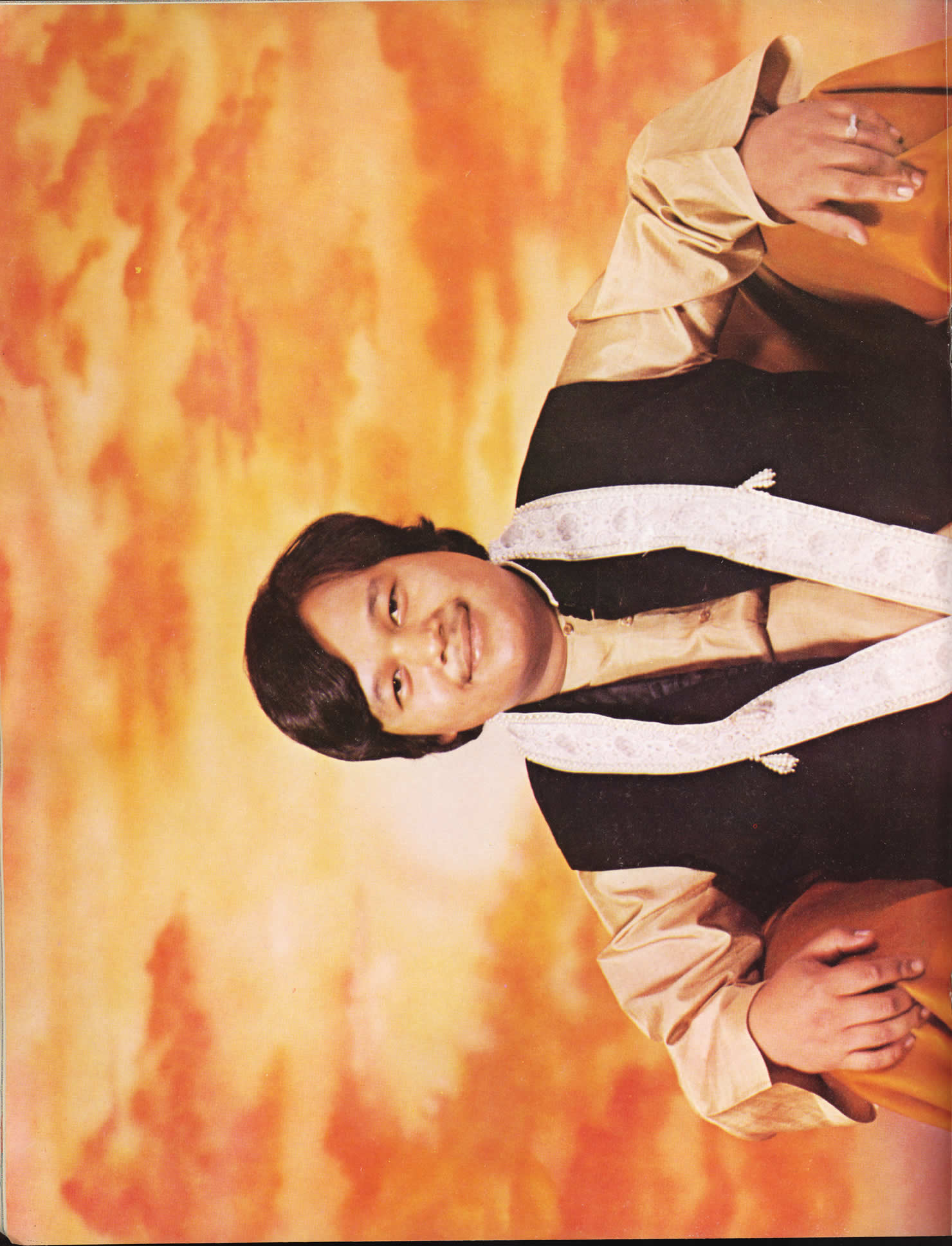 page24_maharaji_centerfold1.jpg 211.9K