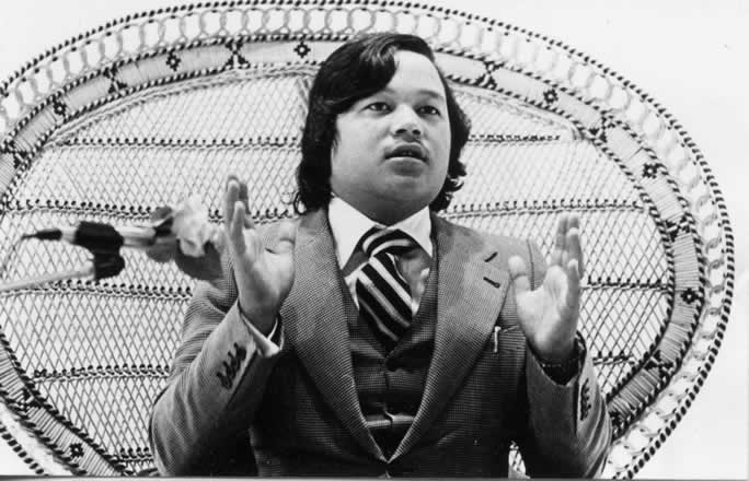 maharaji_big_wicker_chair.jpg 45.2K